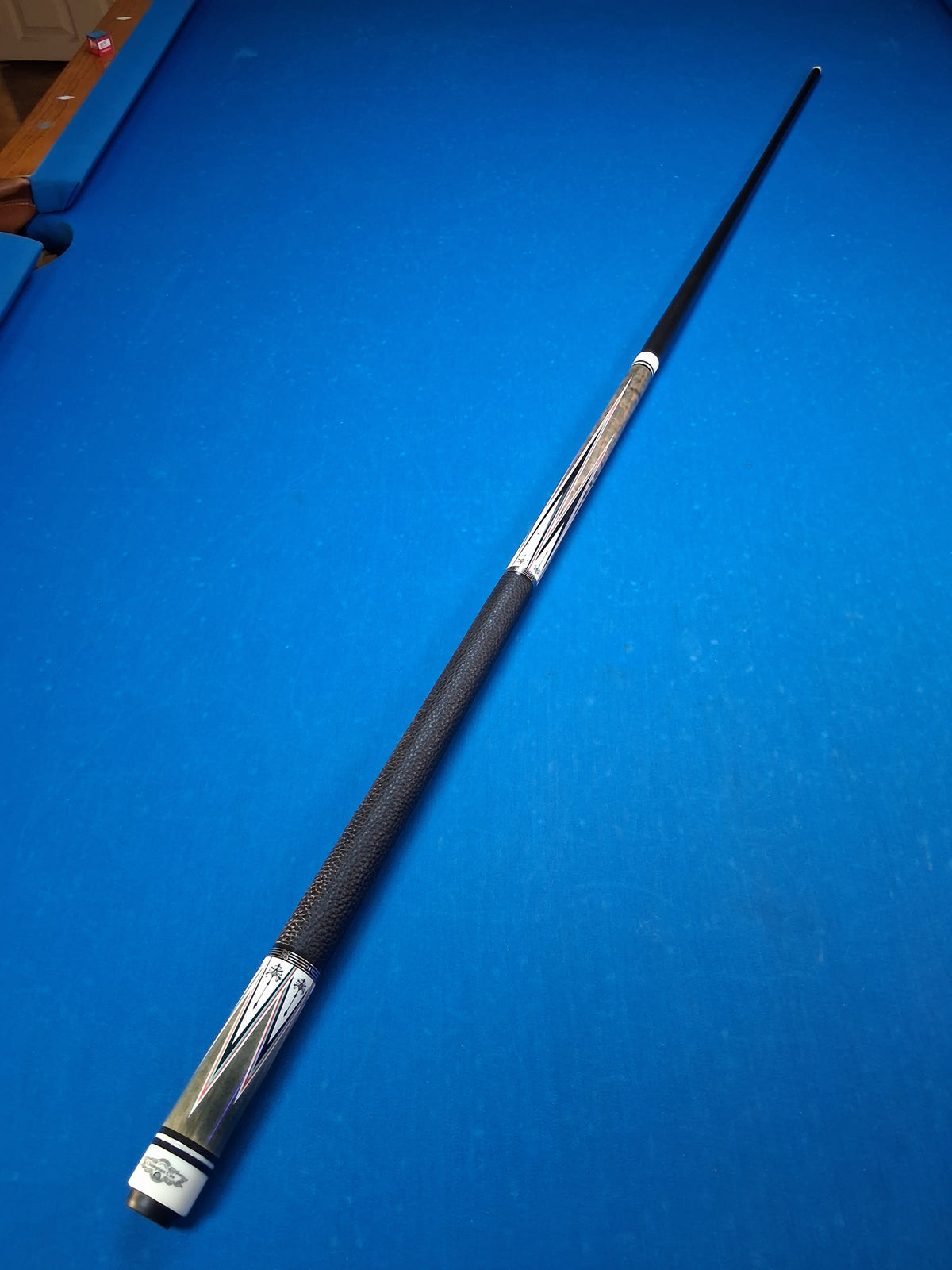 Full-length Champion X5-7 carbon fiber pool cue