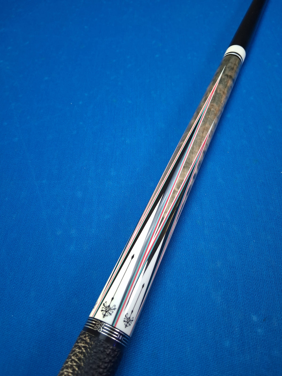 Champion X5-7 patterned cue forearm