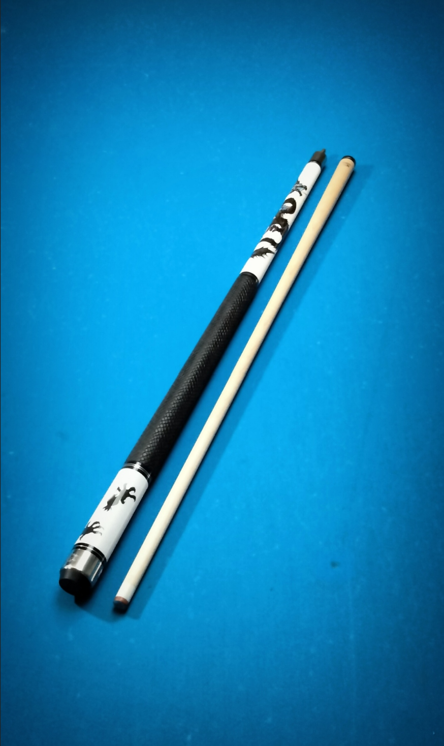 Champion DL2 Ice Dragon 12.5mm Uni-Loc Pool Cue + Joint Protectors