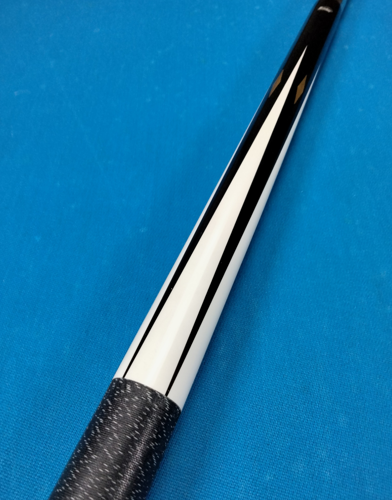 Lucky by McDermott Vintage Karma Serries Pool Cue (circa 2006)
